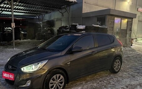 Hyundai Solaris II рестайлинг, 2013 год, 690 000 рублей, 3 фотография