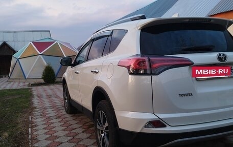 Toyota RAV4, 2017 год, 2 850 000 рублей, 18 фотография