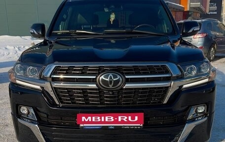 Toyota Land Cruiser 200, 2020 год, 9 000 000 рублей, 4 фотография