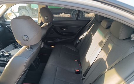 BMW 3 серия, 2017 год, 1 980 000 рублей, 12 фотография