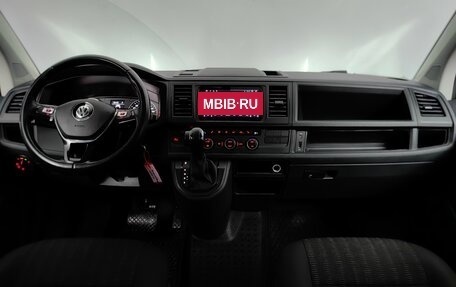 Volkswagen Caravelle T6 рестайлинг, 2018 год, 2 999 000 рублей, 12 фотография