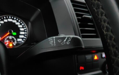 Volkswagen Caravelle T6 рестайлинг, 2018 год, 2 999 000 рублей, 20 фотография