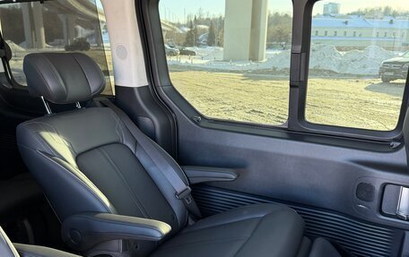 Hyundai Staria, 2024 год, 7 300 000 рублей, 30 фотография