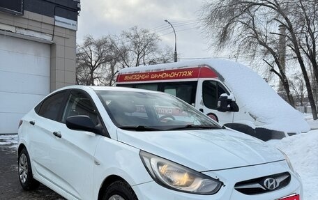 Hyundai Solaris II рестайлинг, 2012 год, 600 000 рублей, 2 фотография