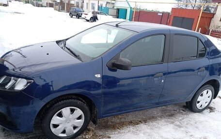 Renault Logan II, 2015 год, 880 000 рублей, 2 фотография