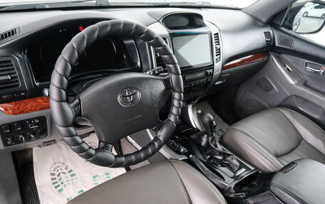 Toyota Land Cruiser Prado 120 рестайлинг, 2003 год, 2 149 000 рублей, 9 фотография