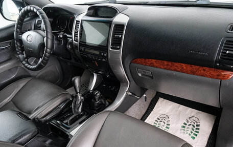 Toyota Land Cruiser Prado 120 рестайлинг, 2003 год, 2 149 000 рублей, 13 фотография