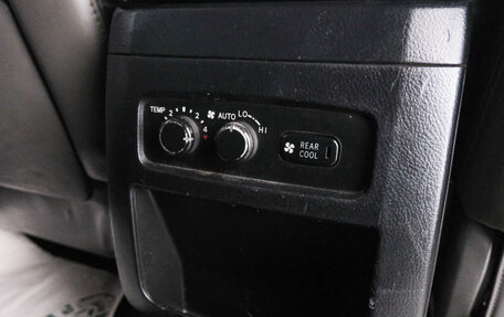 Toyota Land Cruiser Prado 120 рестайлинг, 2003 год, 2 149 000 рублей, 20 фотография