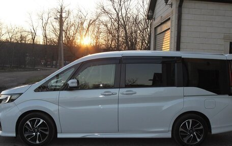 Honda Stepwgn IV, 2021 год, 2 220 000 рублей, 2 фотография