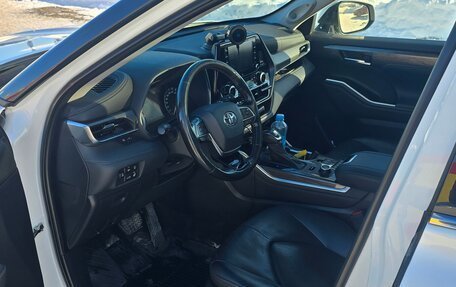 Toyota Highlander, 2021 год, 5 999 000 рублей, 7 фотография