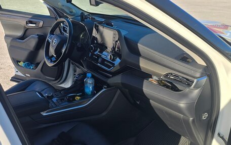 Toyota Highlander, 2021 год, 5 999 000 рублей, 8 фотография