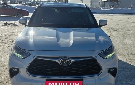 Toyota Highlander, 2021 год, 5 999 000 рублей, 2 фотография