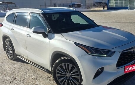 Toyota Highlander, 2021 год, 5 999 000 рублей, 3 фотография