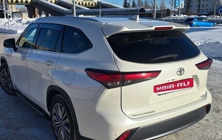 Toyota Highlander, 2021 год, 5 999 000 рублей, 4 фотография