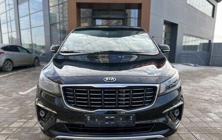 KIA Carnival III, 2018 год, 2 500 000 рублей, 2 фотография