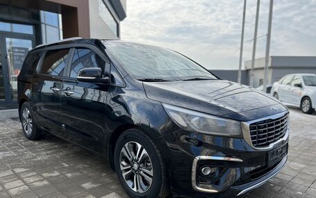 KIA Carnival III, 2018 год, 2 500 000 рублей, 3 фотография