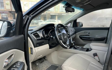 KIA Carnival III, 2018 год, 2 500 000 рублей, 9 фотография