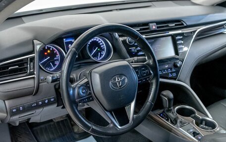 Toyota Camry, 2018 год, 2 485 000 рублей, 15 фотография