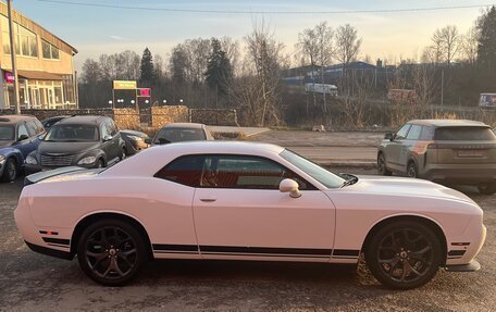 Dodge Challenger III рестайлинг 2, 2017 год, 3 750 000 рублей, 5 фотография