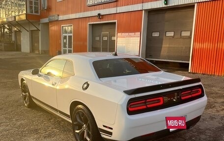 Dodge Challenger III рестайлинг 2, 2017 год, 3 750 000 рублей, 7 фотография