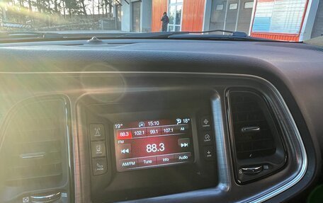 Dodge Challenger III рестайлинг 2, 2017 год, 3 750 000 рублей, 12 фотография