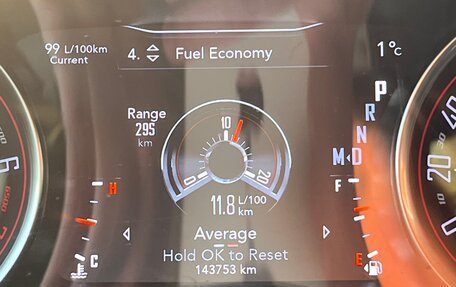 Dodge Challenger III рестайлинг 2, 2017 год, 3 750 000 рублей, 13 фотография