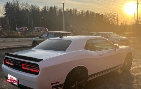 Dodge Challenger III рестайлинг 2, 2017 год, 3 750 000 рублей, 6 фотография