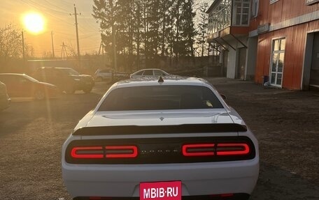 Dodge Challenger III рестайлинг 2, 2017 год, 3 750 000 рублей, 8 фотография