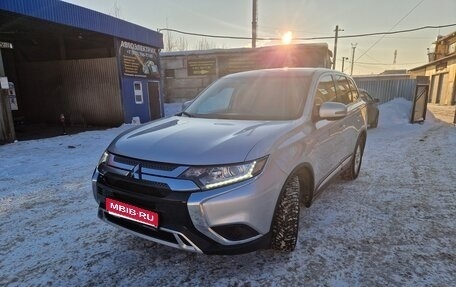 Mitsubishi Outlander III рестайлинг 3, 2019 год, 2 095 000 рублей, 1 фотография