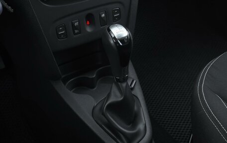 Renault Logan II, 2016 год, 990 000 рублей, 23 фотография