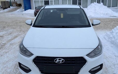 Hyundai Solaris II рестайлинг, 2017 год, 1 000 000 рублей, 3 фотография