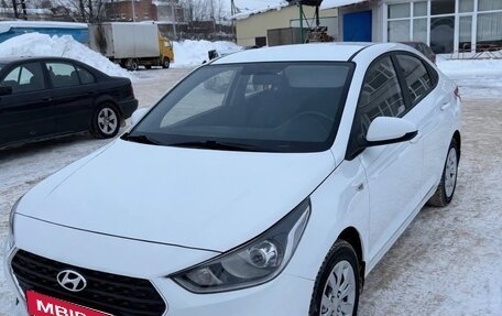 Hyundai Solaris II рестайлинг, 2017 год, 1 000 000 рублей, 2 фотография