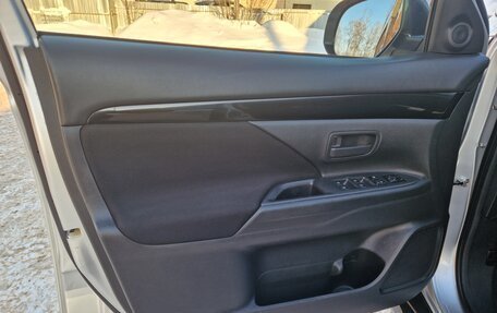 Mitsubishi Outlander III рестайлинг 3, 2019 год, 2 095 000 рублей, 9 фотография