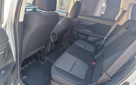 Mitsubishi Outlander III рестайлинг 3, 2019 год, 2 095 000 рублей, 11 фотография