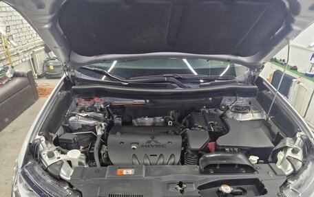 Mitsubishi Outlander III рестайлинг 3, 2019 год, 2 095 000 рублей, 8 фотография