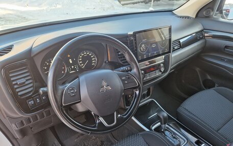 Mitsubishi Outlander III рестайлинг 3, 2019 год, 2 095 000 рублей, 6 фотография