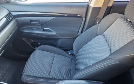 Mitsubishi Outlander III рестайлинг 3, 2019 год, 2 095 000 рублей, 12 фотография