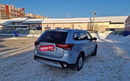 Mitsubishi Outlander III рестайлинг 3, 2019 год, 2 095 000 рублей, 4 фотография