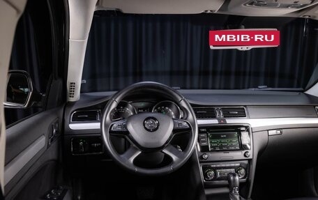 Skoda Superb III рестайлинг, 2014 год, 995 000 рублей, 32 фотография