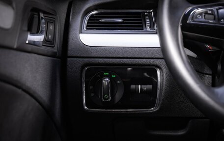 Skoda Superb III рестайлинг, 2014 год, 995 000 рублей, 45 фотография