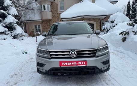 Volkswagen Tiguan II, 2020 год, 2 350 000 рублей, 2 фотография