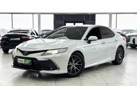Toyota Camry, 2021 год, 3 199 000 рублей, 2 фотография