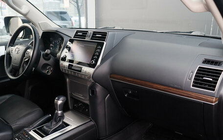 Toyota Land Cruiser Prado 150 рестайлинг 2, 2022 год, 6 500 000 рублей, 9 фотография