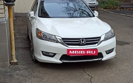 Honda Accord IX рестайлинг, 2013 год, 1 700 000 рублей, 2 фотография