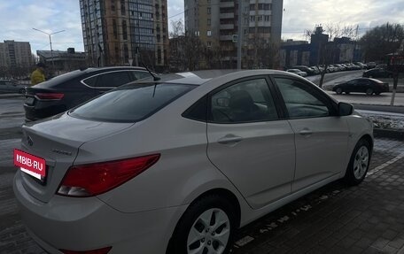 Hyundai Solaris II рестайлинг, 2014 год, 900 000 рублей, 3 фотография