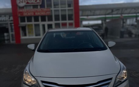 Hyundai Solaris II рестайлинг, 2014 год, 900 000 рублей, 4 фотография