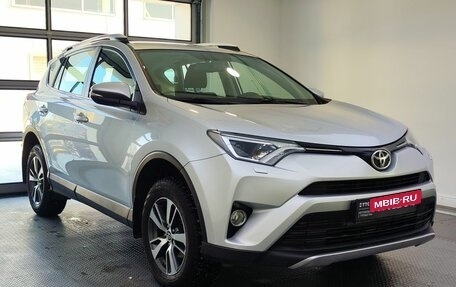Toyota RAV4, 2017 год, 2 319 000 рублей, 3 фотография