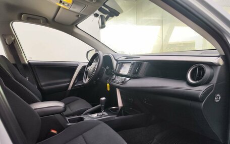 Toyota RAV4, 2017 год, 2 319 000 рублей, 13 фотография