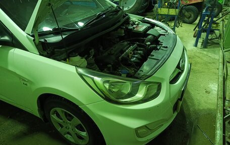 Hyundai Solaris II рестайлинг, 2013 год, 600 000 рублей, 6 фотография