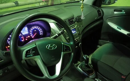 Hyundai Solaris II рестайлинг, 2013 год, 600 000 рублей, 7 фотография